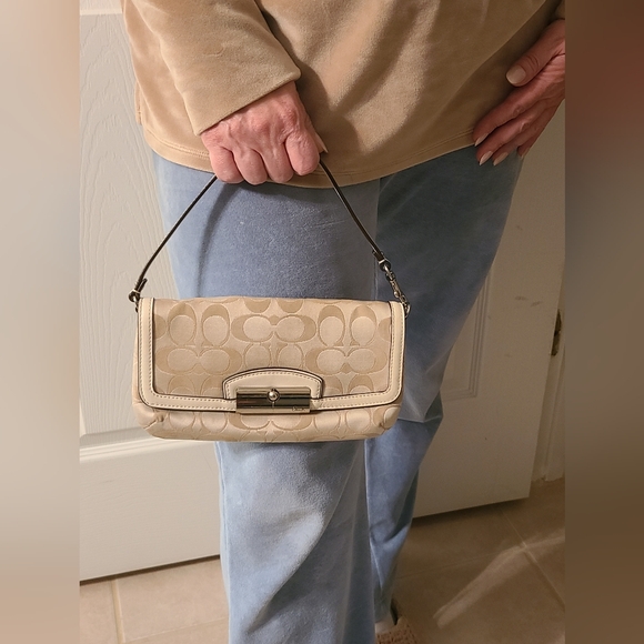 Coach Kristin wristlet/clutch with magnetic closure - Picture 7 of 7